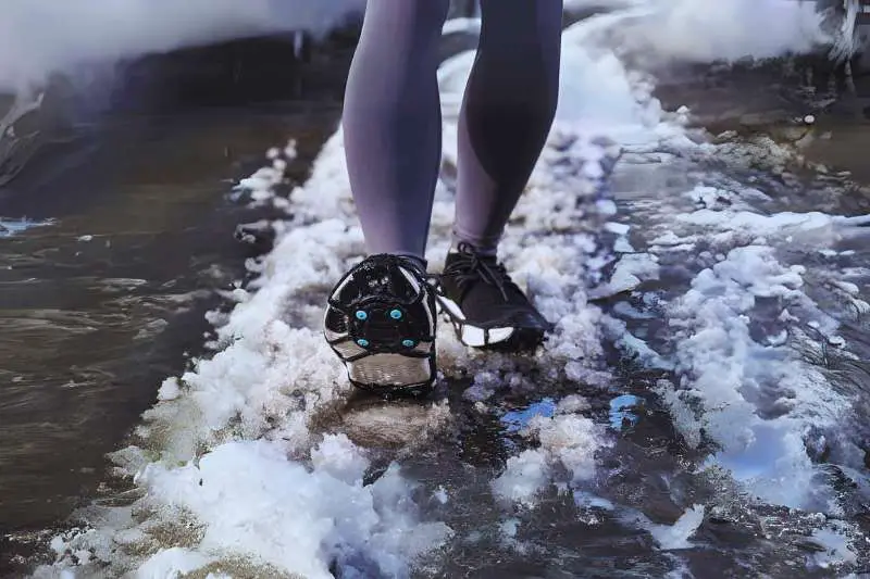 ice_studs_for_running_shoes_2